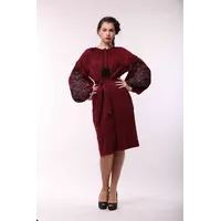 Бордовое трикотажное платье с вышивкой
